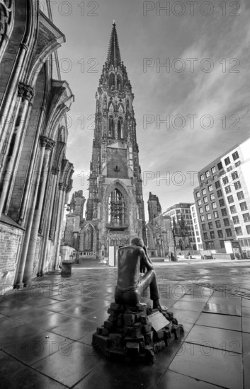 Memorial, ruins of the main church St. Nikolai with the sculpture Prüfung by Edith Breckwoldt,