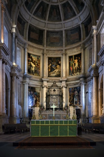 Interior view, choir, altar, monastery church Igreja Santa Maria de Belém, Hieronymites monastery