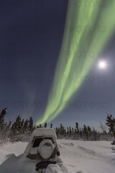 Northern Lights, Aurora borealis, car, snowy, moonlight, winter, snow, Inuvik, Northwest