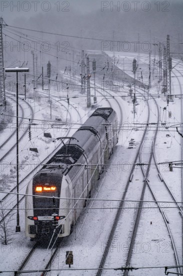 Winter weather, heavy snowfall, railway tracks in front of Essen main station, RE1, RRX, Rhine-Ruhr