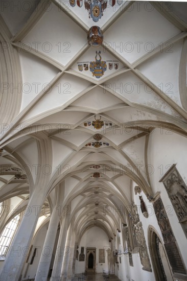 Vault with coat of arms in the late Gothic mortuary, burial place of the cathedral canons,