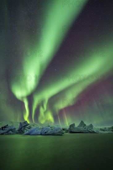 Northern Lights over icebergs in the glacier lagoon, Jökulsarlon, icebergs with glacier,