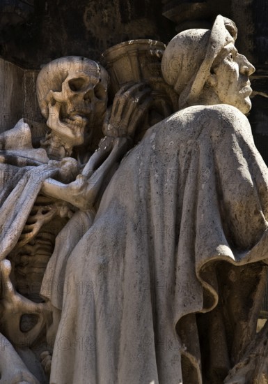 Death behind St. James on the entrance portal of the Marktkirche, artist Jürgen Weber, Hanover,