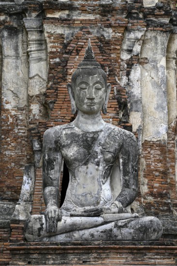 Buddha statue in Wat Mahathat Ayutthaya, Temple of the Great and Holy Relic, Ayutthaya, Ayutthaya