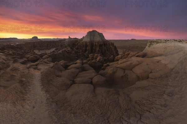 Discover the enchanting Goblin Valley State Park in Utah, where unique sandstone formations create
