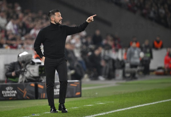 Coach coach Francesco Farioli FC Porto on the sidelines gesture gesture soccer Europa League,