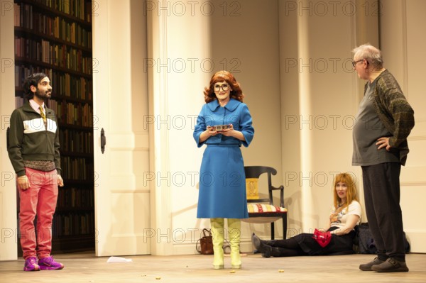 Joachim Krol (Wolfgang), Katharine Mehrling (Sophia), Christin Nichols (Helena), Tanju Bilir
