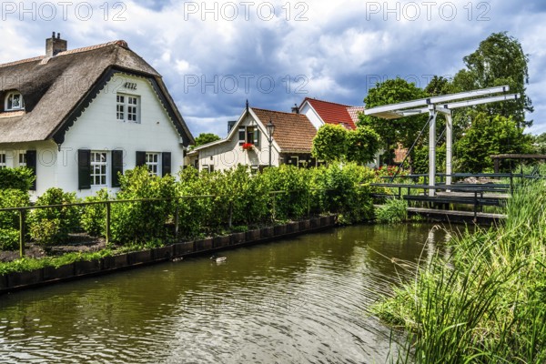 Walk along the Rotte, route from the modern city center to the green suburbs such as Hillegersberg