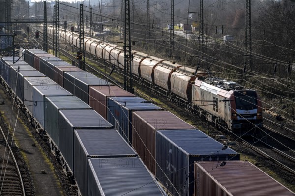 Container trains in the freight yard, so-called installation tracks in Duisburg-Rheinhausen,