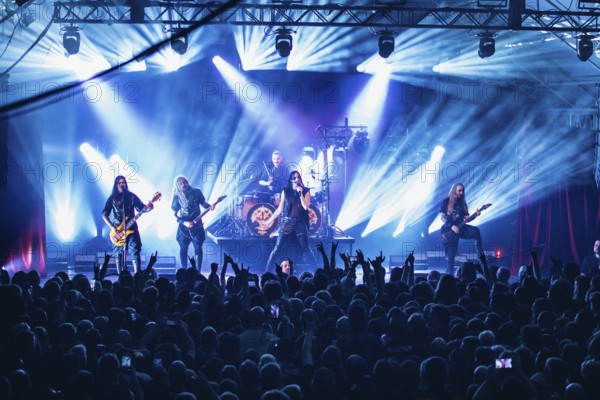 Henrik Sandelin (bassist), Jonas Kungen Jarlsby (guitarist), John Alfredsson (drummer), Johannes