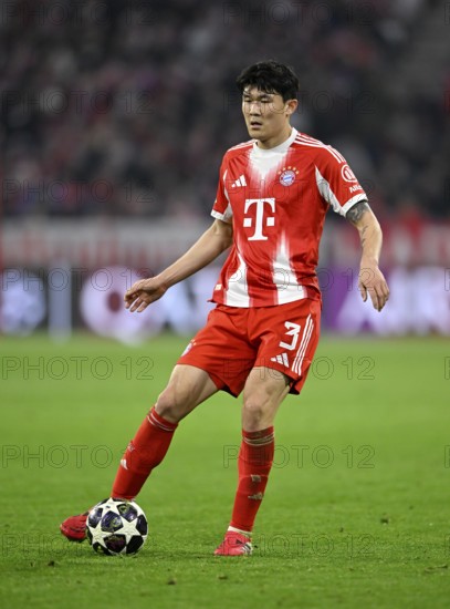 Min-jae Kim FC Bayern Munich FCB (03) Action on the ball Football, Champions League, Allianz Arena,