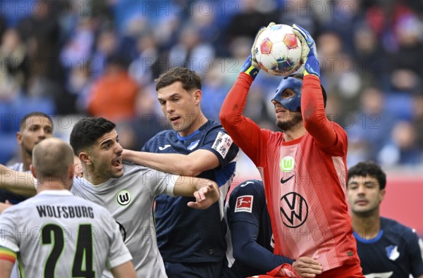 Penalty area scene, Goal area scene Goalkeeper Kamil Grabara VfL Wolfsburg (01) with carbon mask