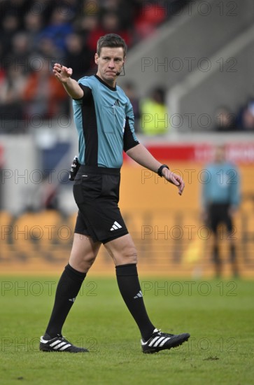 Referee Daniel Siebert gesture gesture soccer Bundesliga, Voith-Arena, Heidenheim,