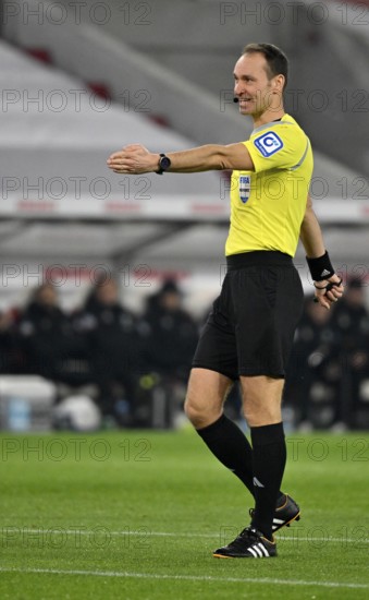 Referee Referee Bastian Dankert Gesture Gesture MHPArena, MHP Arena Stuttgart, Baden-Württemberg,