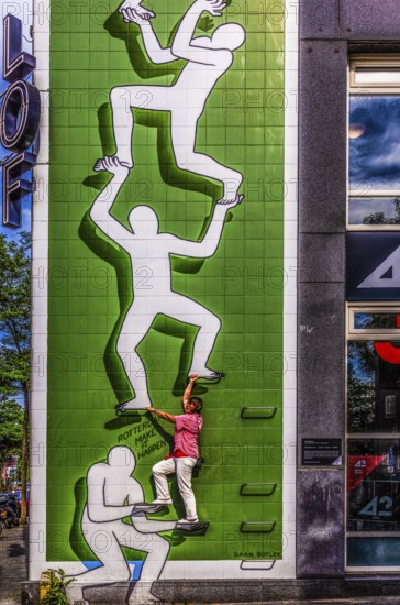 Artwork from the Rotterdam Make It Happen street art campaign in the city center, invites