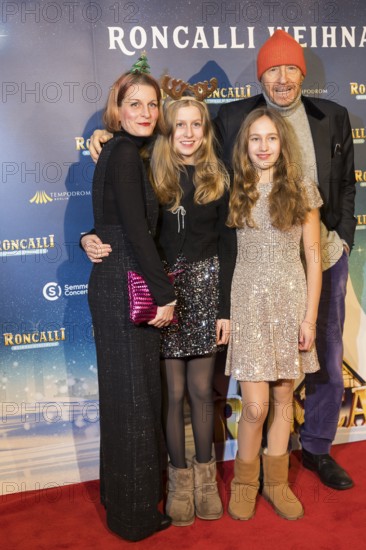 Reiner Schöne with his woman Anja Schöne and their children Charlotte-Sophie and Olivia at the