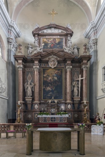 High altar from 1815 in the parish church, founded in 1307, baroqueised in the 18th century,