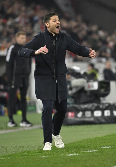 Coach Xabi Alonso Bayer 04 Leverkusen on the sidelines Gesture Gesture MHPArena, MHP Arena