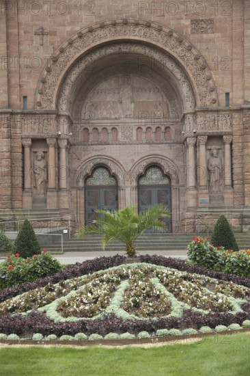 Portal of the Church of the Redeemer with flowerbed, Bad Homburg, Taunus, Hesse, Germany