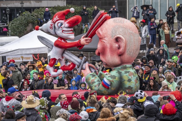 Rose Monday procession in Düsseldorf, theme car by wagon maker Jacques Tilly, Putin impales the