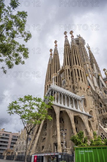 View of the Basílica i Temple Expiatori de la Sagrada Família, Sagrada Família, Barcelona,