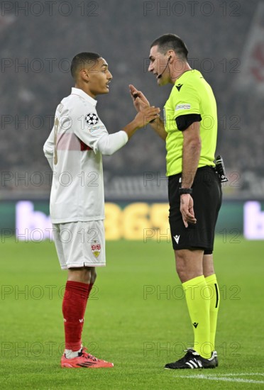 Referee Referee Rade Obrenovic (SVN) Gesture Gesture in conversation Discussion with Enzo Millot