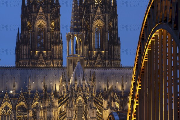 LED lights, evening mood at Cologne Cathedral, Hohenzollern Bridge, Cologne, North