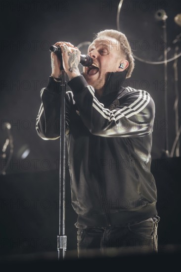Singer Samuel David Carter from Architects live on European Tour 2026 in the Berlin Velodrome on 22