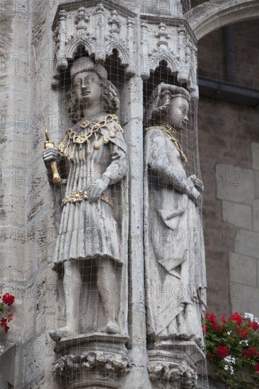 William of Brunswick-Lüneburg and Helen, Figures of the historic Town hall, Old town market square,