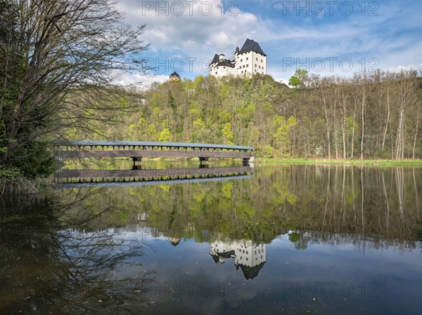 Burgk Castle and the covered wooden footbridge are reflected in the river Saale in spring, Burgk,