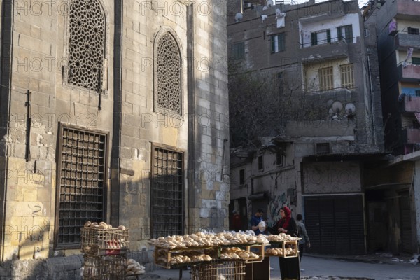 Cairo, Egypt. April 15th 2025. An Egyptian women sells freshly baked Baladi flat bread from a