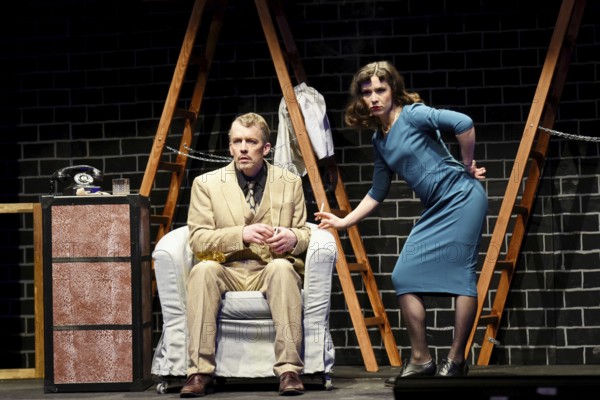 Johannes Kalle shepherd and Mascha Stummer, The 39 Steps, photo sample of the crime comedy on 18.03