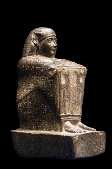 Block statue of the vizier Paser with emblems of the gods of Thebes, from the exhibition: Ramses