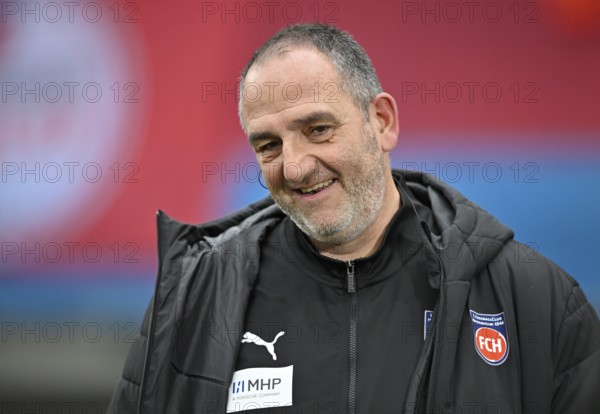 Coach coach Frank Schmidt 1. FC Heidenheim 1846 FCH portrait smiling soccer Bundesliga,