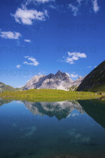 Eissee, Oytal, behind it Großer Wilder, 2379m, Hochvogel- and Rosszahngruppe, Allgäu Alps, Allgäu,