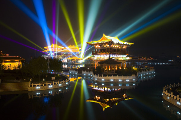 Qingming Riverside Landscape Garden in Kaifeng city