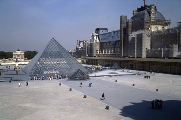 The Grand Louvre project (1981-1999)
