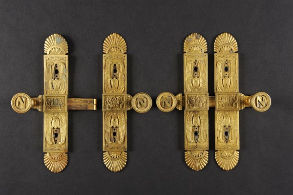 Deux paires de targettes provenant du palais des Tuileries