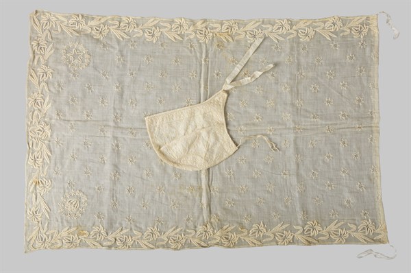 Bonnet et linge en dentelle du Roi de Rome