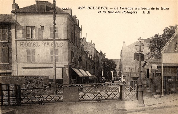 Meudon,
Passage à niveau