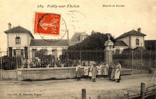 Poilly-sur-Tholon,
Town hall and school
