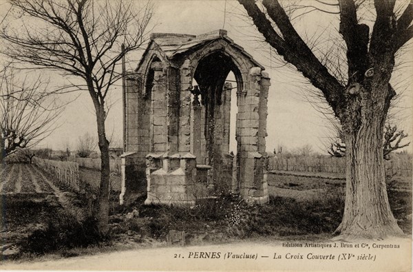 PERNES-LES-FONTAINES