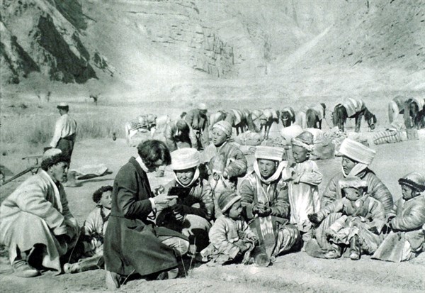 Between Indies and Chinese Turkestan
