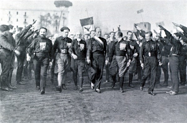 A Naples, rassemblement des milices fascistes