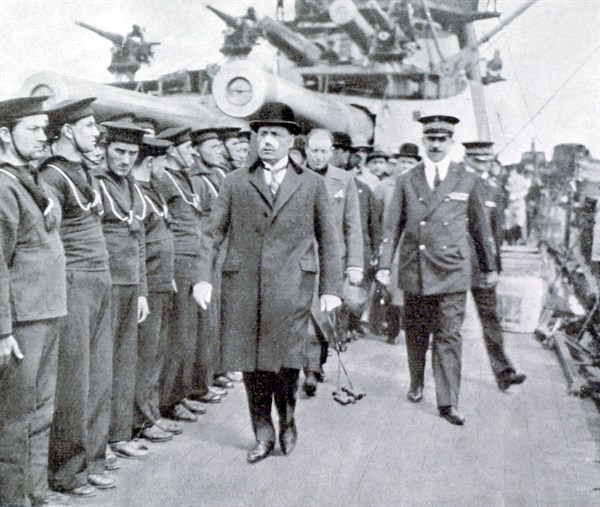 Départ de Mussolini pour la Tripolitaine (1926)