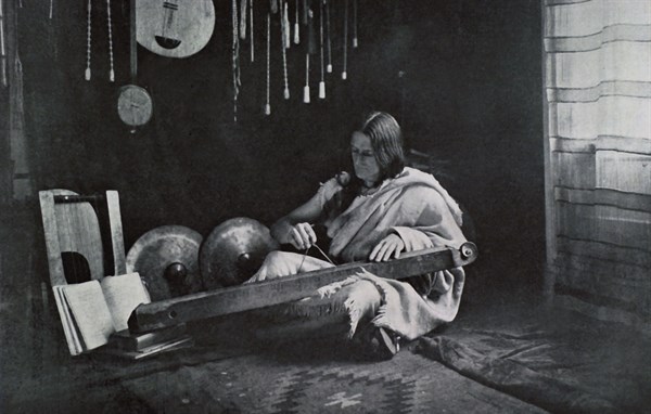 Raymond Duncan measuring harmonic intervals on Pythagore's monochord. (1912)
