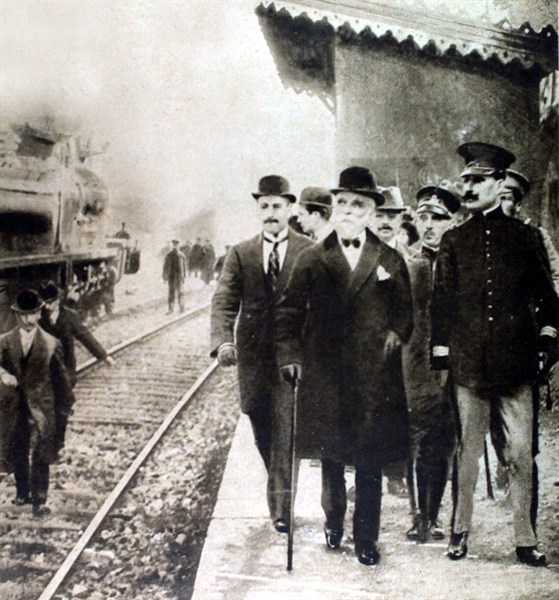 The banished President Machado leaves Lisbon for Madrid (1918)