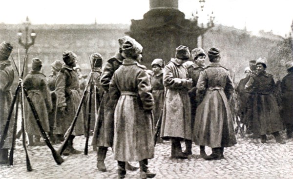 Russian Revolution. Kerensky's last day in Petrograd (1918)
