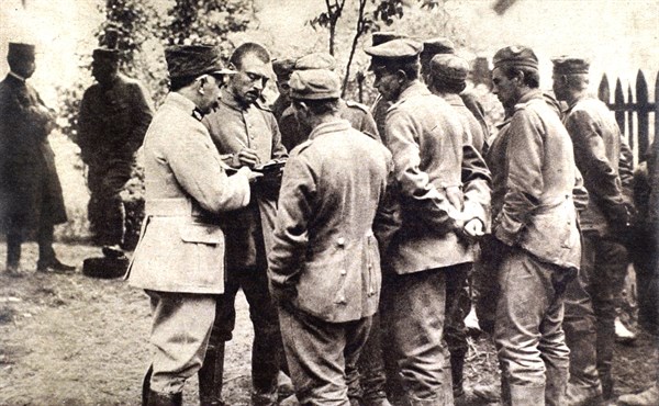 World War I. With the help of a sketch, a captured German junior officer points out the German positions (1915)