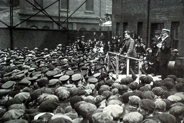 New session of the Duma in Petrograd (1915)